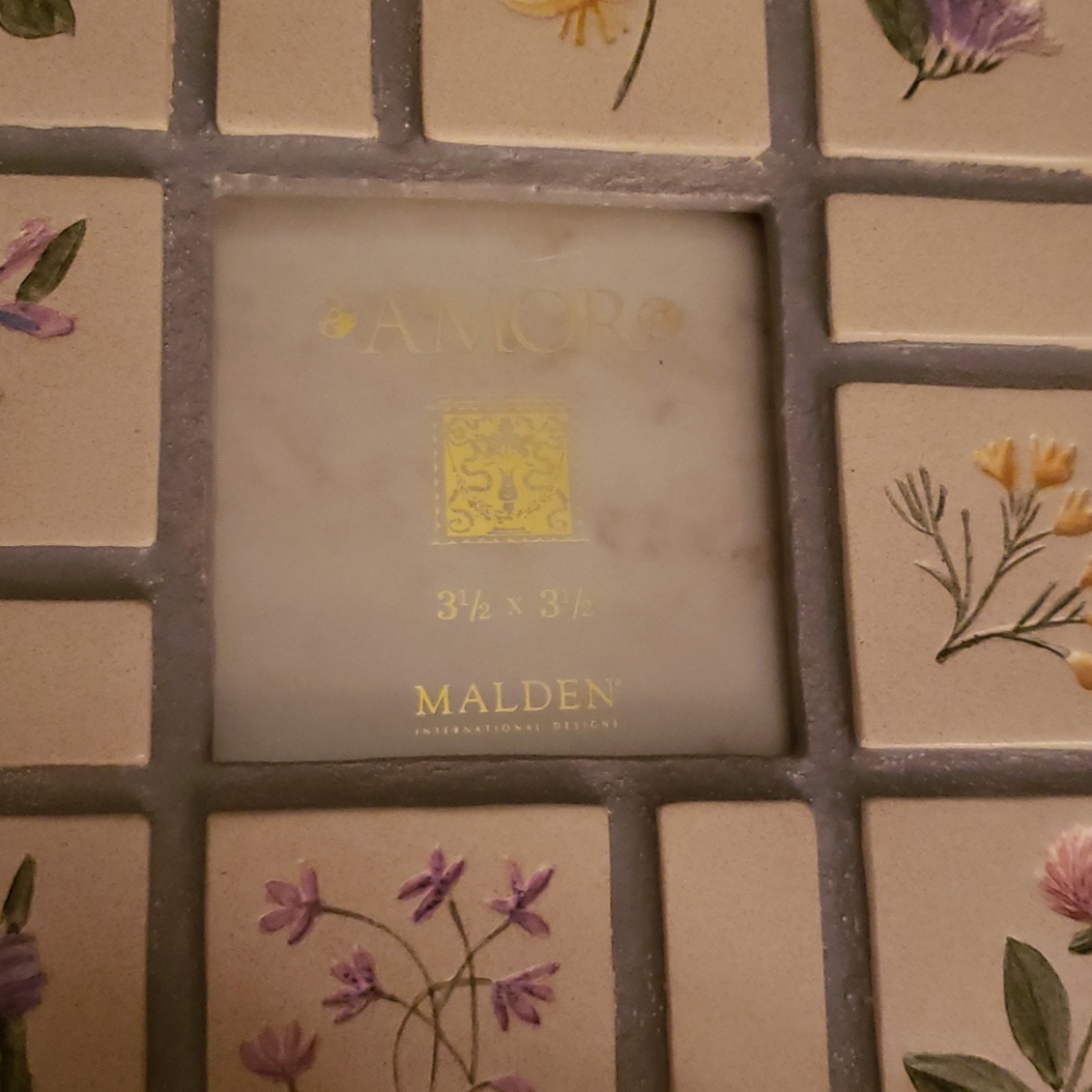 Handpainted ceramic frame. - Picture 3 of 7
